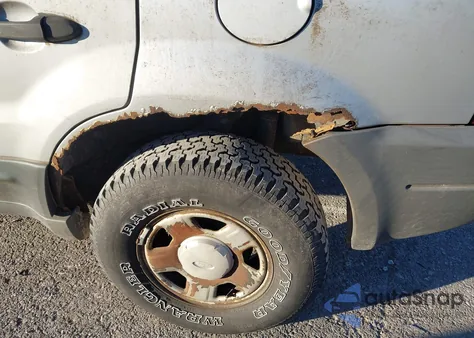 2003 Ford Escape Xls из США, поврежденный, VIN 1FMYU92133KD90016